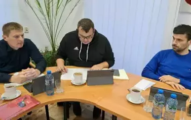 Przewodniczący Komisji Skarg, Wniosk&oacute;w i Petycji przedstawia projekt uchwały dotyczący odmowy uwzględnienia wniosku o podział sołectwa Dziedno