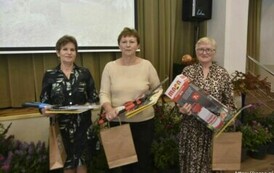 Laureatki w kategorii &bdquo;Ogrody działkowe&rdquo; od lewej - Miejsce I - Gostomczyk Brygida &ndash; KGW Dębiny, Miejsce II &ndash; Jarząb Maria - KGW Sośno, Kazimierczak Bożena &ndash; KGW Wąwelno