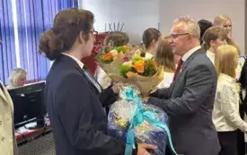 Szkolne Koło Młodych Wolontariuszy &bdquo;MOGĘ WIĘC, POMOGĘ&rdquo; przy Szkole Podstawowej im. Mieczysława Droboszewskiego w Wąwelnie laureatem &bdquo;Krajeńskiej Iskierki&rdquo; za rok 2024! 5