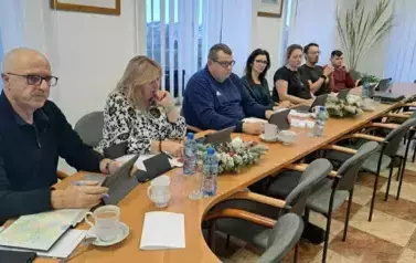 Radni biorący udział we wsp&oacute;lnym posiedzeniu Komisji Oświaty, Kultury, Zdrowia i Sportu wraz z Komisją Rewizyjną 