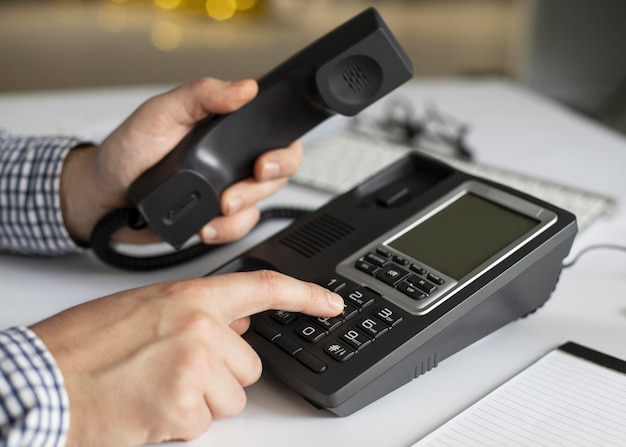 Wybieranie numeru na&nbsp;telefonie stacjonarnym