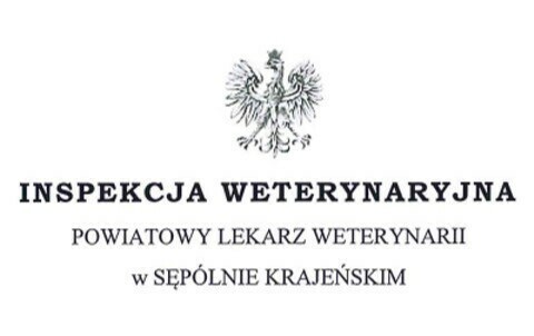 Czarny napis Inspekcja Weterynaryjna Powiatowy Lekarz Weterynarii w Sępólnie Krajeńskim na białym tle. Powyżej orzeł z godła Polskiego 