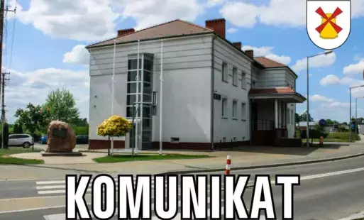 Biały napis Komunikat na szarym pasku w tle budynek UG Sośno i logo Gminy Sośno w prawym górnym rogu