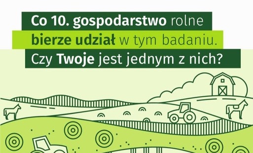 Plakat informacyjny Głównego Urzędu Statystycznego dotyczący badania „Zintegrowane statystyki dotyczące gospodarstw rolnych”. U góry znajduje się hasło „Co 10. gospodarstwo rolne bierze udział w tym badaniu. Czy Twoje jest jednym z nich?”. Niżej podano te